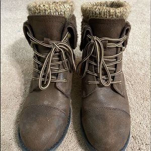 Winter hiking boots